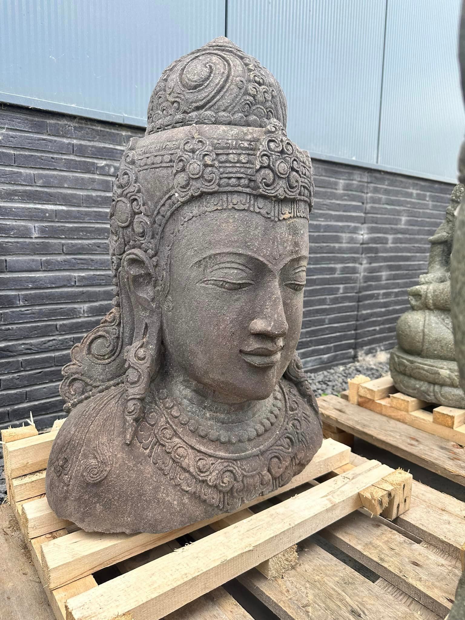 Bezoekster vernielt kunstwerk over vrouwelijke godheid. ‘Afgoderij